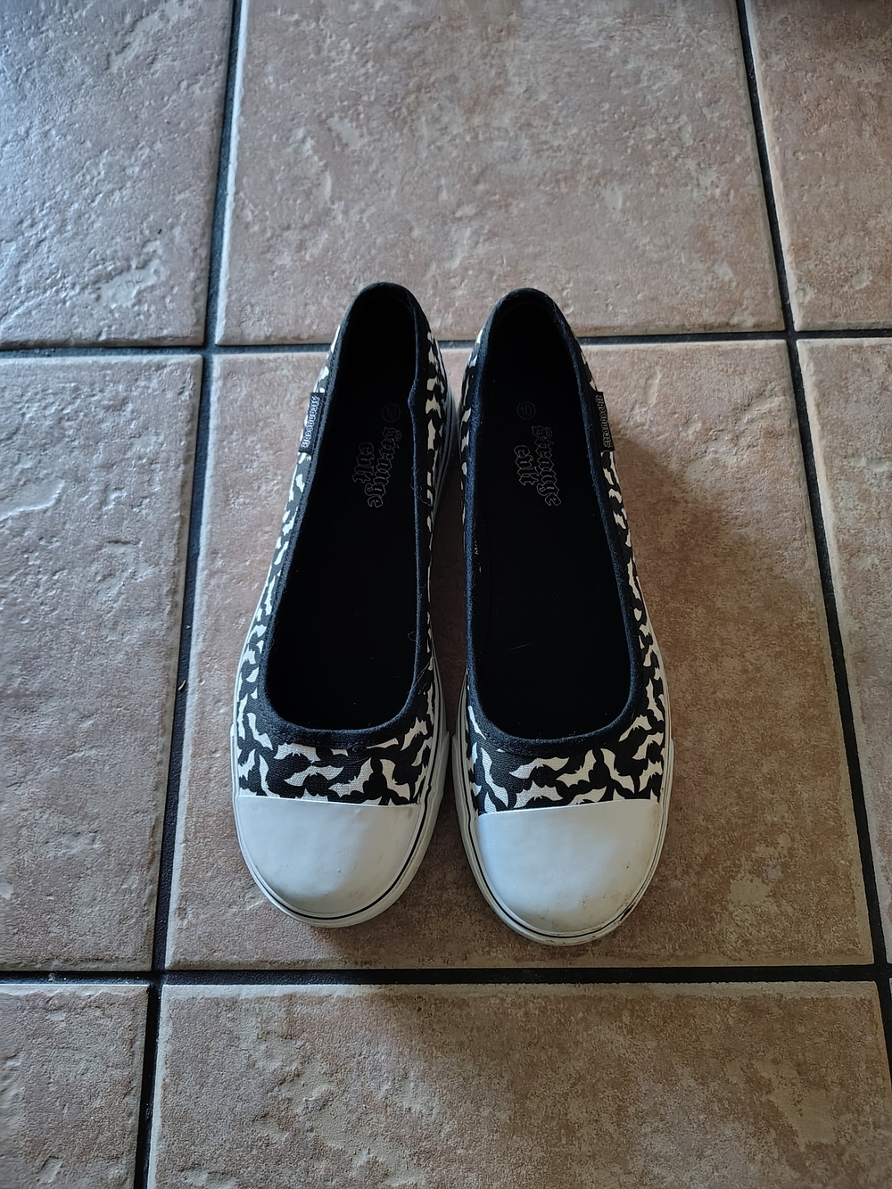 Black and White Patterned Women’s Slip-On Flats